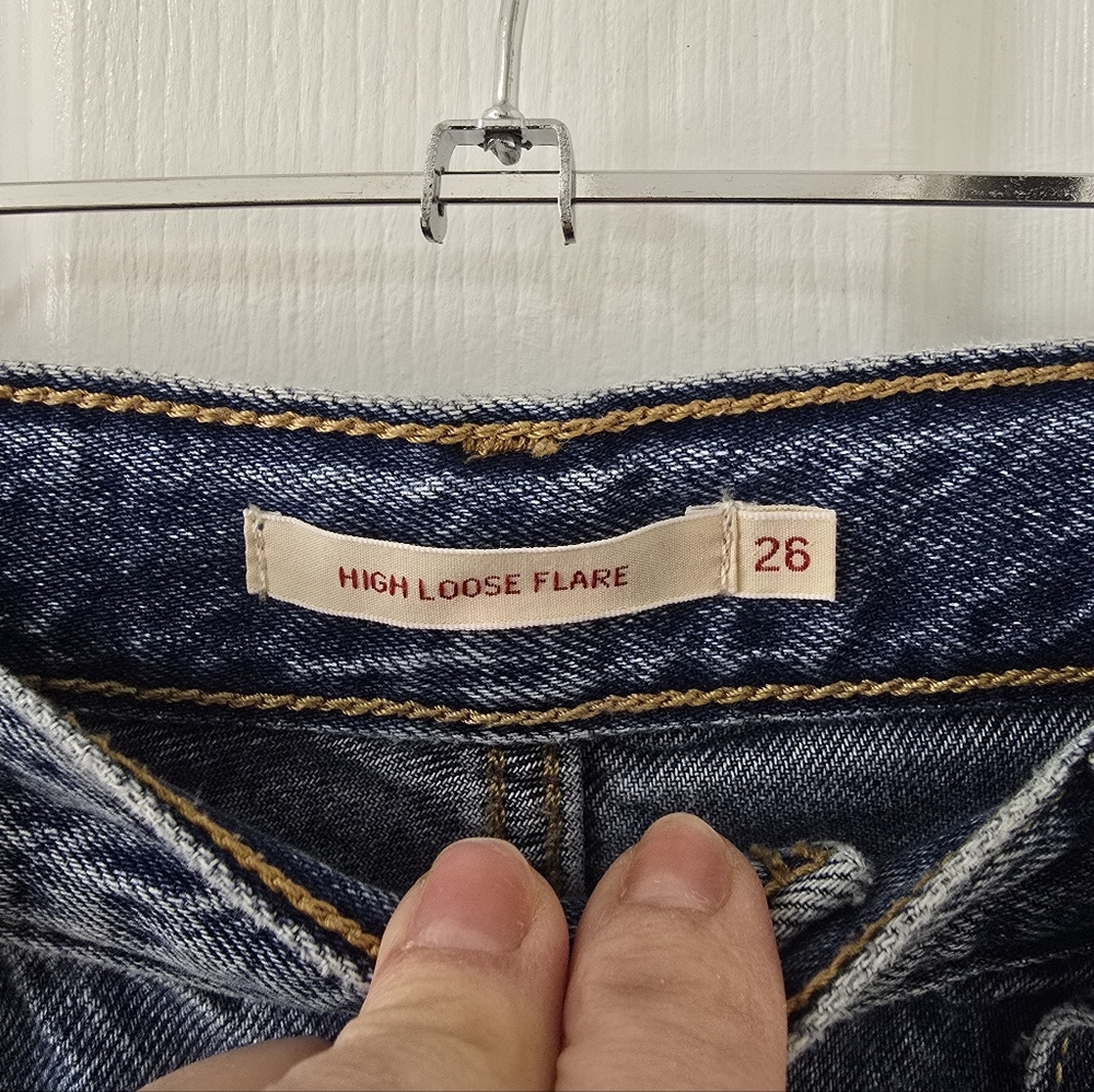 Levi's High Loose Flare Jeans Size 26 - Picture 5 of 7